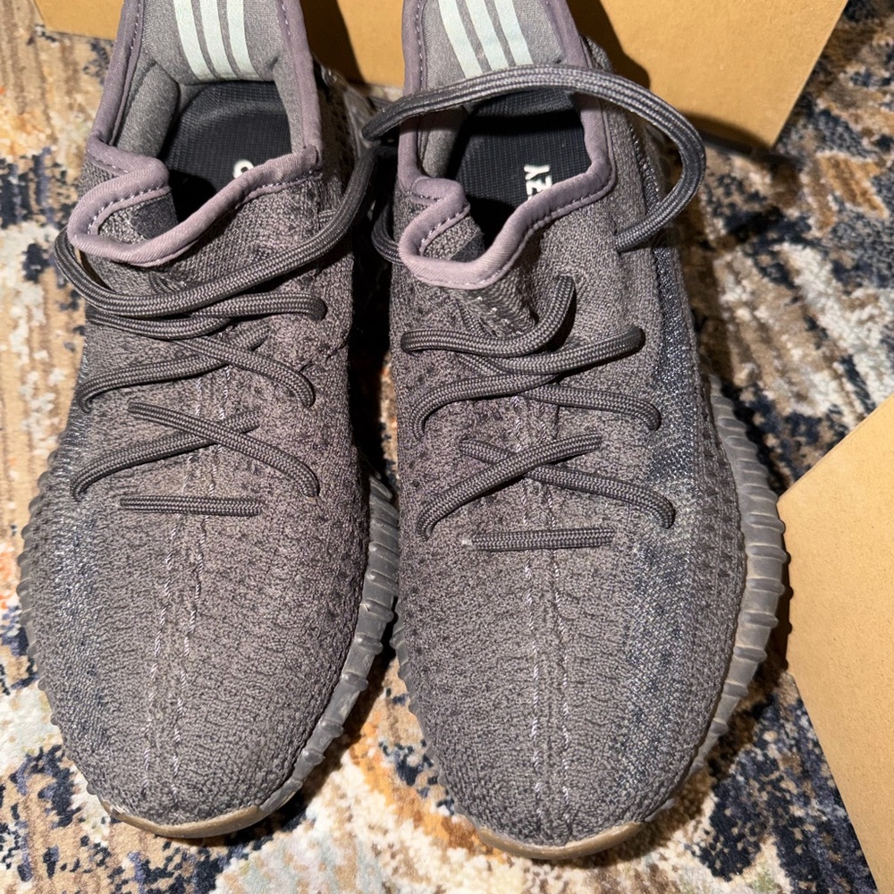 Adidas Yeezy Boost 350 V2 Sneakers